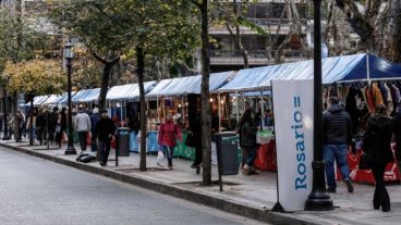 Feria especial por el Día del Padre en la plaza Pringles.