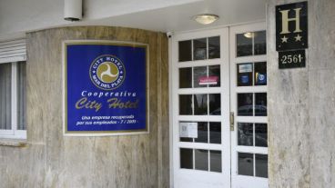 La banda operaba en un hotel cooperativa del centro marplatense.