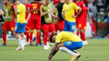 La decepción de Neymar ante el festejo de Bélgica.