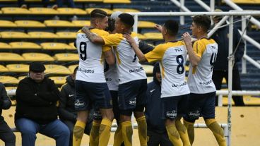 Los pibes avanzaron en la Copa Santa Fe.