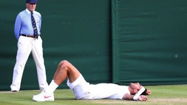 El partido se reanudará este martes.