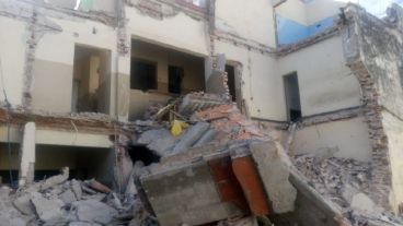 Parte de la estructura del inmueble se desplomó cerca de las 14.