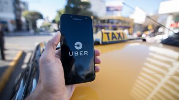 Fein defendió el actual sistema de taxis aunque "debe ir mejorando", dijo.