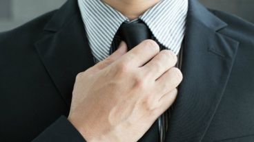 Si usás corbata, no te ajustes tanto el nudo.
