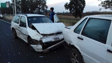 El choque involucró un Fiat Duna, un Volkswagen Gol y un Vento, y un Toyota Etios.