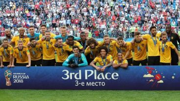 Los jugadores belgas celebrando con sus medallas de tercer puesto.