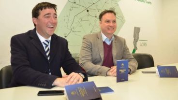 La nueva libreta de matrimonio cambia de color y de contenido.