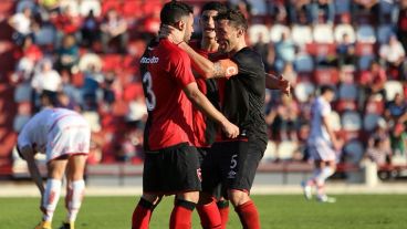 El capitán celebra el 2-2 con el autor de un gol agónico.