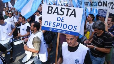 Marchas en contra de despidos en Rosario y la región.