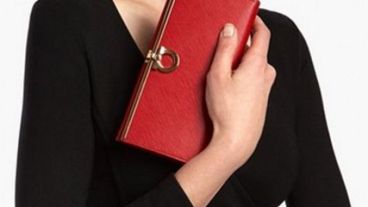 La billetera estaba en el maletín de la enfermera.