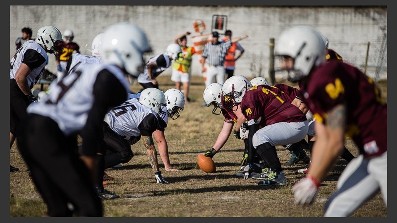 Postales de un partido de fútbol americano en Rosario.