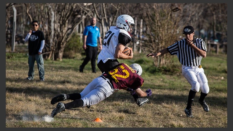 Postales de un partido de fútbol americano en Rosario.