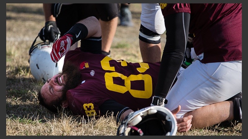 Postales de un partido de fútbol americano en Rosario.