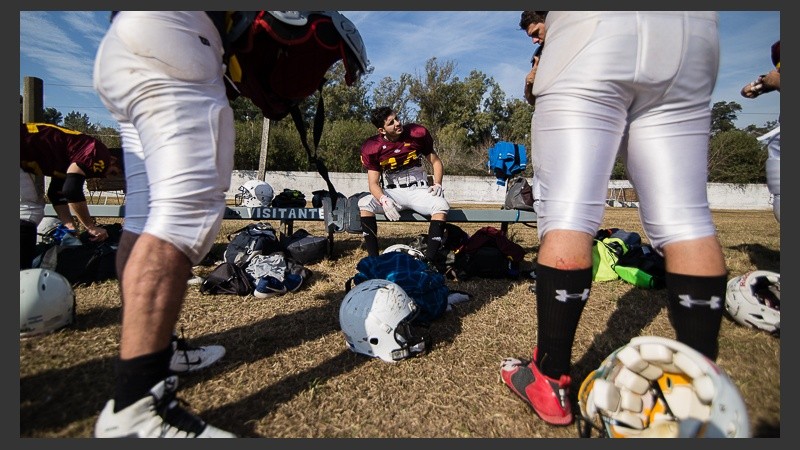 Postales de un partido de fútbol americano en Rosario.