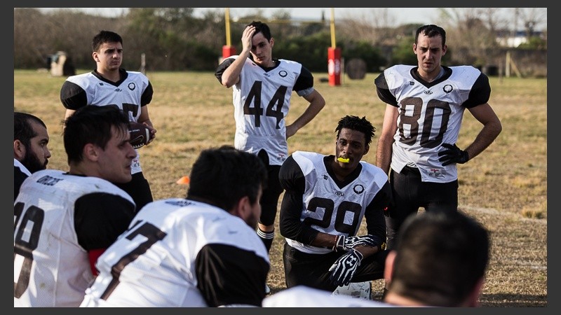 Postales de un partido de fútbol americano en Rosario.