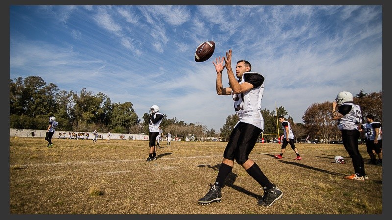 Postales de un partido de fútbol americano en Rosario.