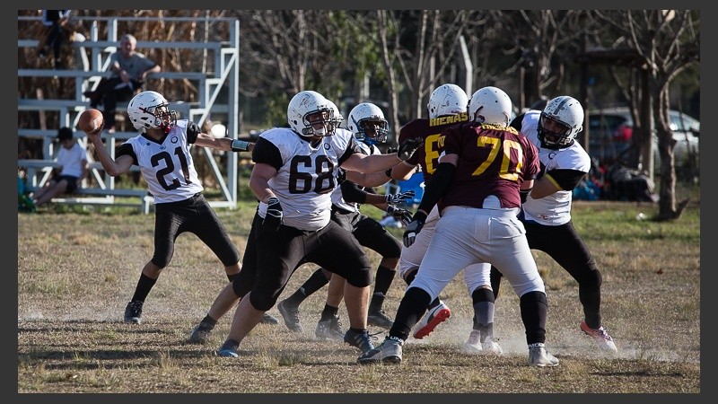 Postales de un partido de fútbol americano en Rosario.