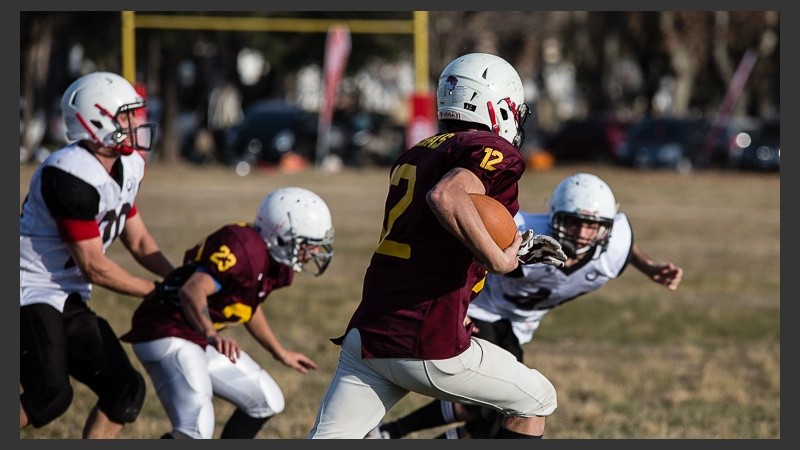 Postales de un partido de fútbol americano en Rosario.