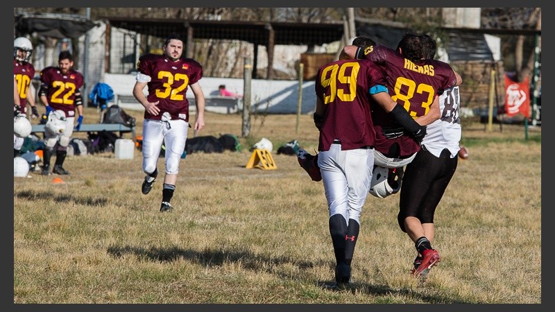 Postales de un partido de fútbol americano en Rosario.