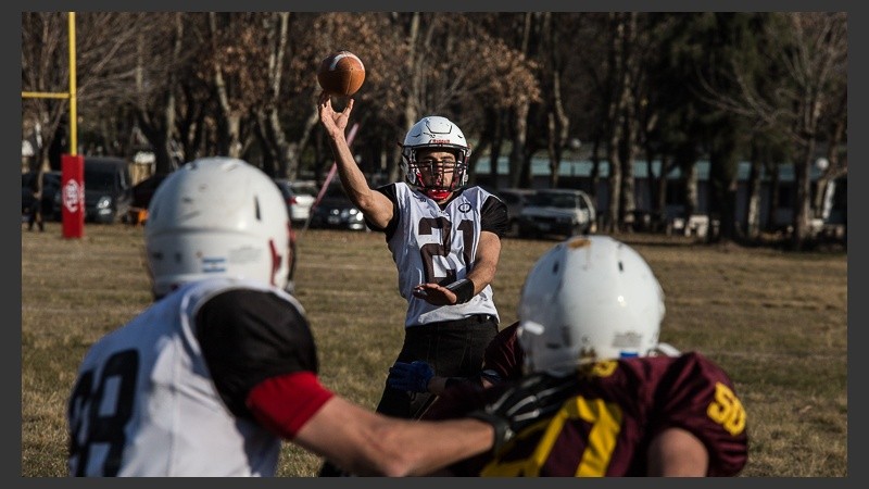 Postales de un partido de fútbol americano en Rosario.