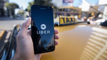 Taxistas se oponen a Uber.