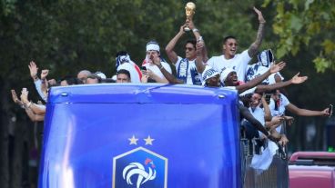 Los galos celebran su segundo título mundial de fútbol.