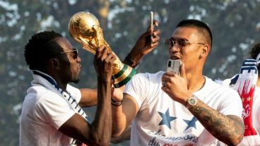 Los galos celebran su segundo título mundial de fútbol.