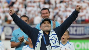 Diego llegó a Bielorrusia y luego le gastó una broma al arquero.