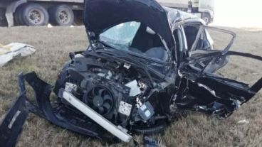 Así quedó el auto que manejaba el hombre, que sufrió lesiones leves.