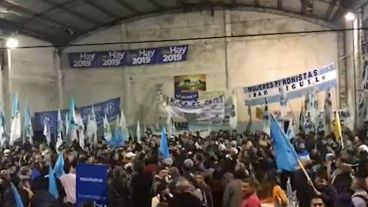 El acto, antes de la pelea.