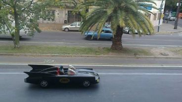 El batimóvil marcha como si nada por Francia y Mendoza.