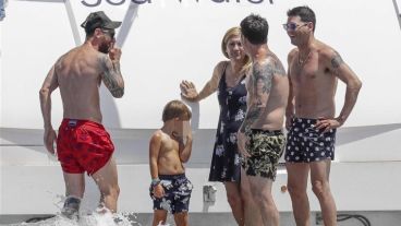 Leo con su mamá, sus hermanos y uno de sus hijos en Ibiza.