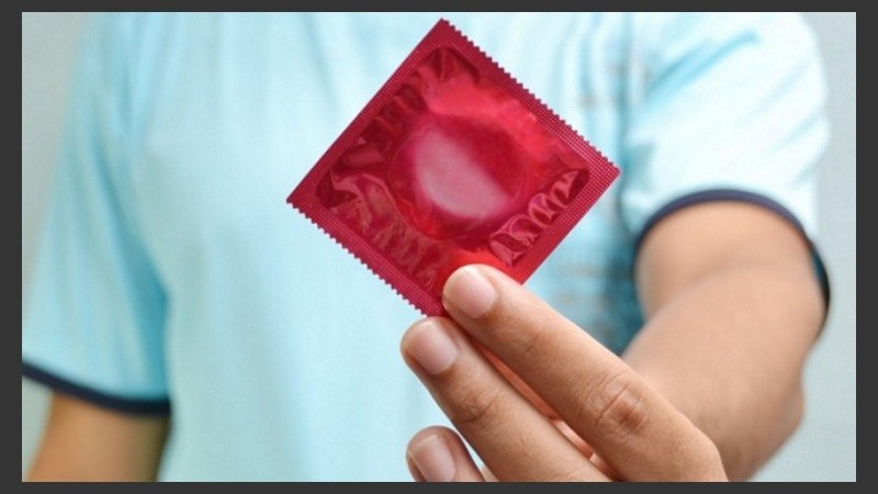 Gollán advirtió que se redujo demasiado la distribución de condones. 