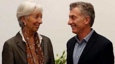 Macri recurrió al Fondo después de la corrida que llevó el dólar a 25.