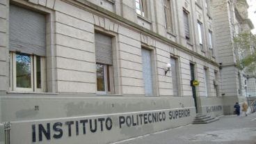 Padres preocupados por la falta de clases.