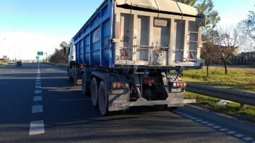 El camión involucrado en el choque fatal en Circunvalación.