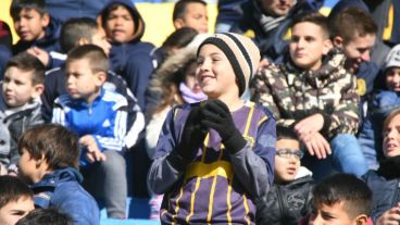 La sonrisa de los pibes canallas resplandece como un sol.