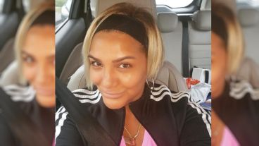 Gladys junto al doctor Guillermo Blugerman, el médico que realizó la operación.