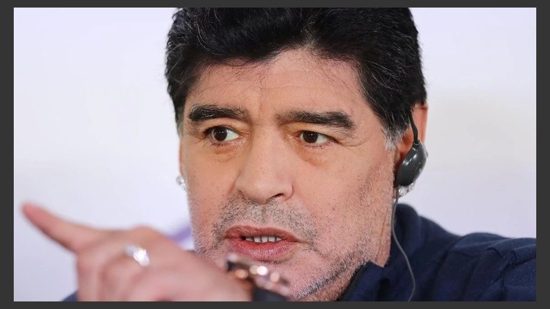 Maradona castigó a Zanetti.