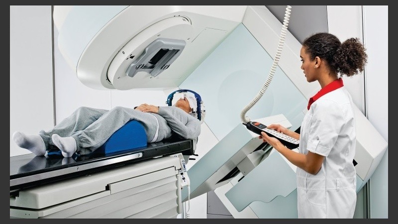 También la radiología atiende a un grupo de enfermedades benignas que se benefician con el tratamiento radiante.
