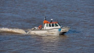 Prefectura encabeza la búsqueda de los jóvenes desaparecidos.