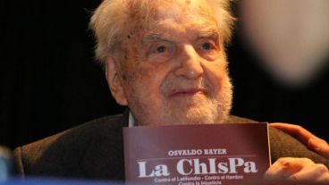 Osvaldo Bayer publicó el periódico "La Chispa" desde diciembre de 1958 hasta abril de 1959.