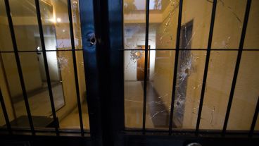 El ingreso al edificio de Dorrego al 1600.