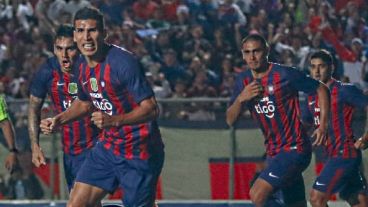 El ex leproso Cáceres festeja en Cerro Porteño y Paredes lo sigue más atrás.