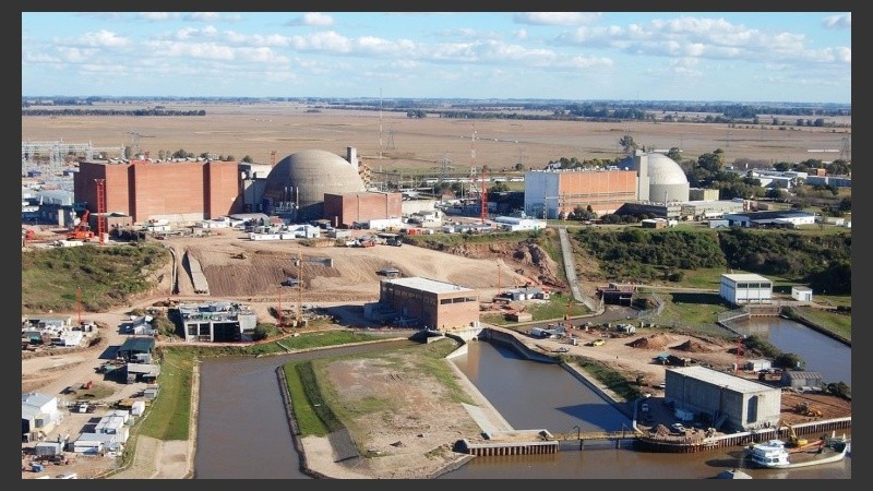 Las centrales nucleares Atucha I y II generan más de 1.000 MW de energía eléctrica con baja emisión de gases de efecto invernadero.