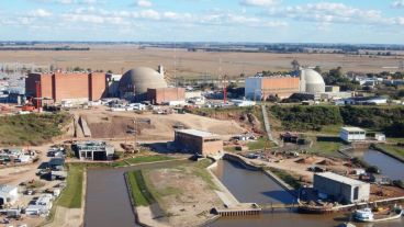 Las centrales nucleares Atucha I y II generan más de 1.000 MW de energía eléctrica con baja emisión de gases de efecto invernadero.