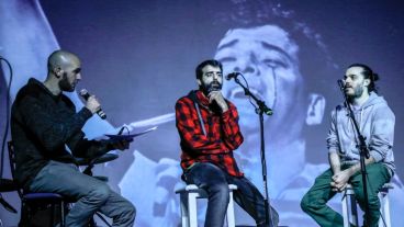 Una imagen del sentido homenaje al icono del rock nacional.