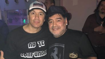 Maradona con Pablo Lescano en el recital.