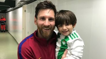 Leo Messi y la felicidad del pequeño Máximo.