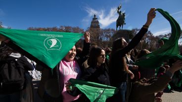 A favor y en contra, martes de doble manifestación sobre el aborto legal y seguro.
